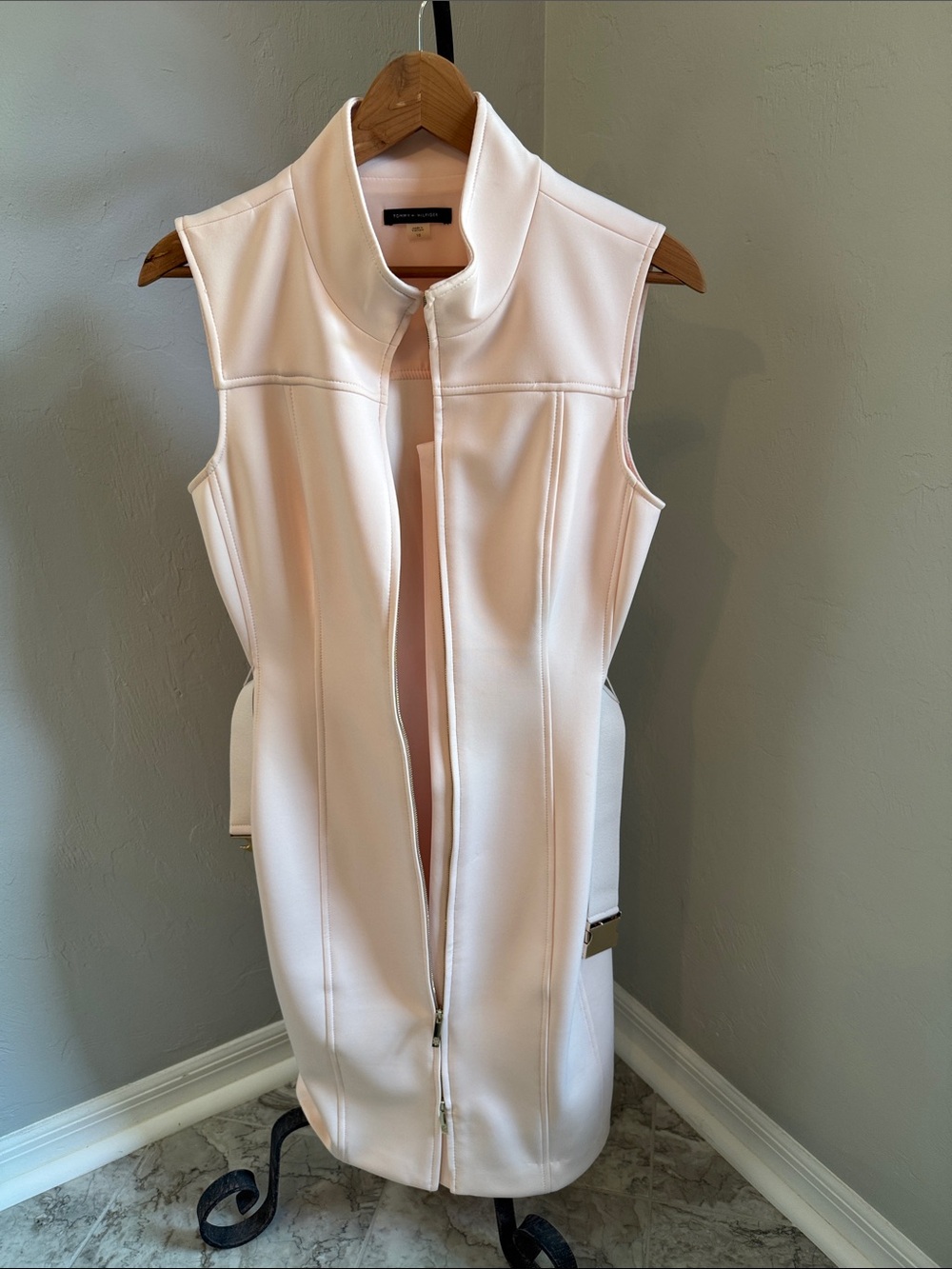 Tommy Hilfiger Light Pink Scuba Sleeveless Zip-Front Dress with Belt - Picture 5 of 8
